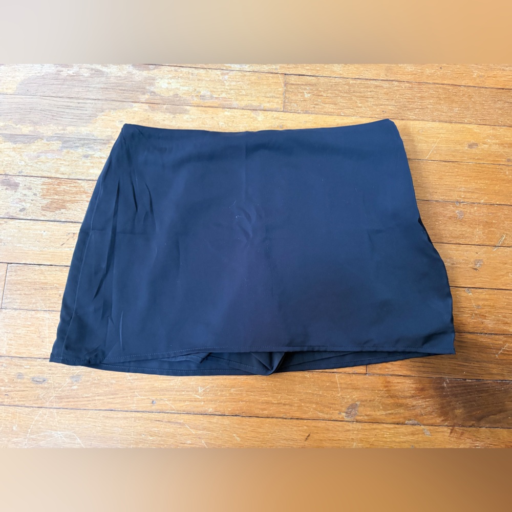 Abercrombie & fitch mini skort black size XS side zip athleisure academia